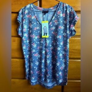 Women’s Bobeau short sleeve knit v-neck top. Size small. NWT